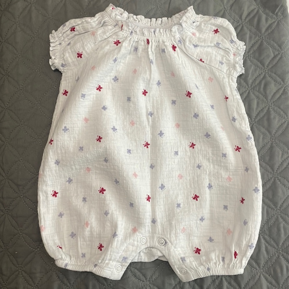 Aden + Anais jumper size 0-3 months… Excellent condition!!!
